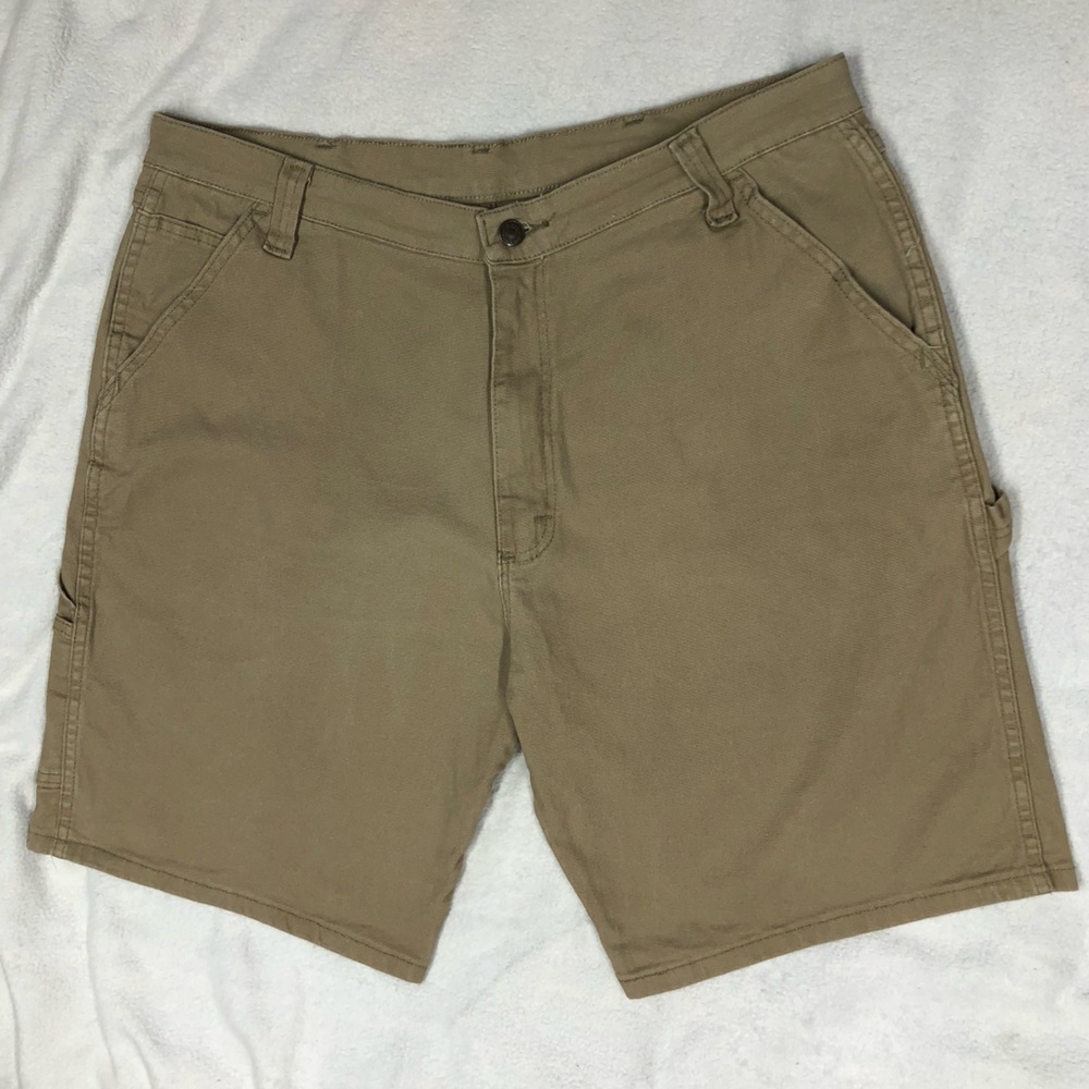 Wrangler EUC Tan Cargo Shorts 10”inseam size 38